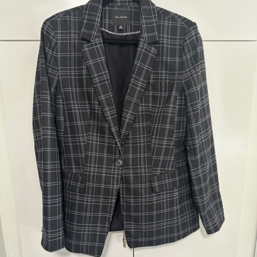 Limited 3 pocket single button plaid blazer